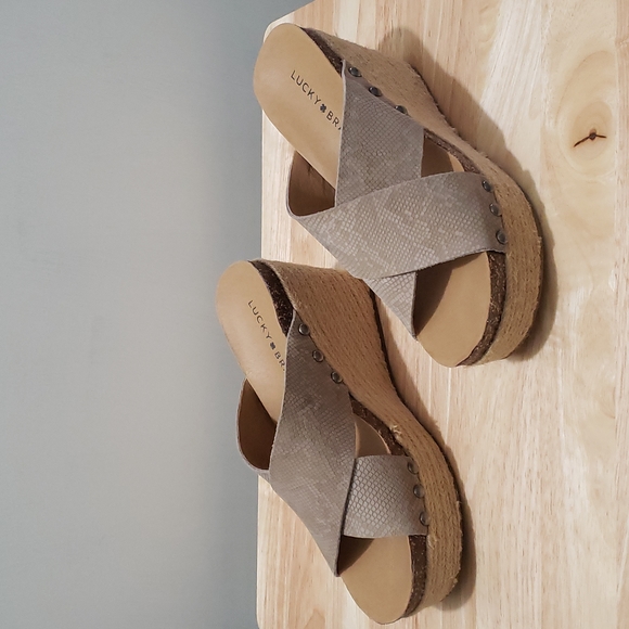 Lucky Brand Neeka Gray Snakeskin Wedge Slide - Picture 2 of 8